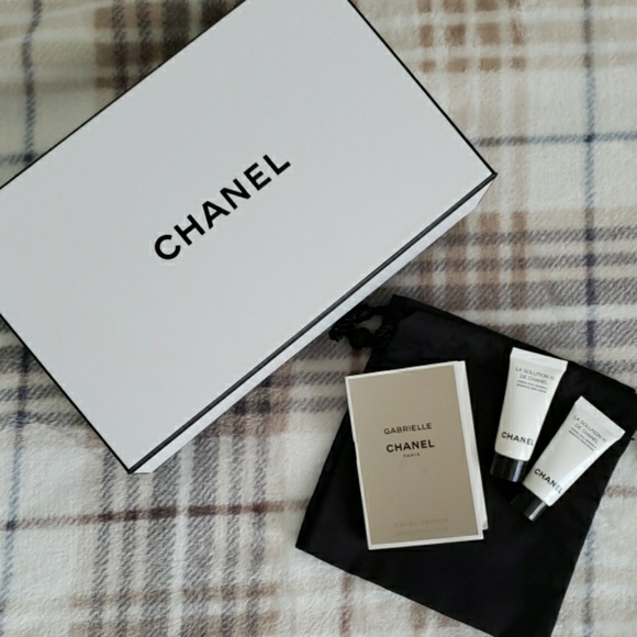 CHANEL Other - Chanel samples bundle